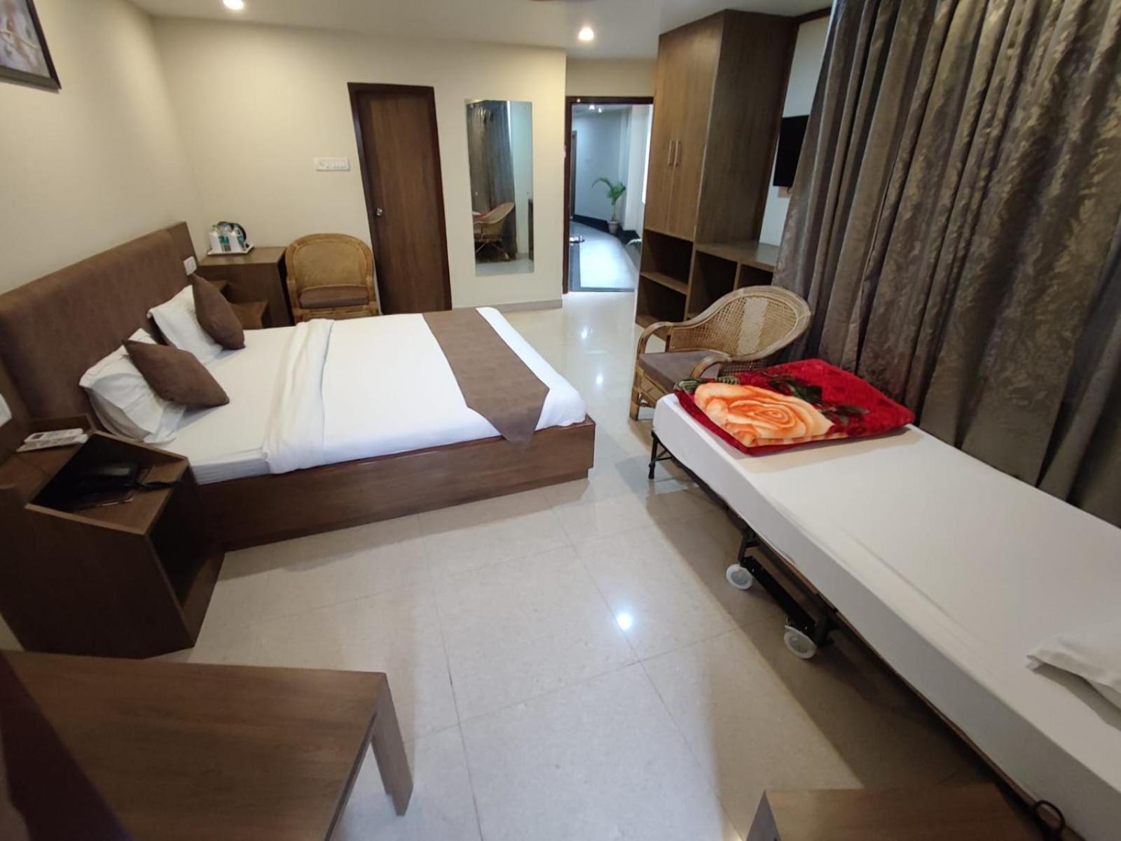 Swagatam Inn, 5 Minutes Walk From Guwahati Railway Station Buitenkant foto